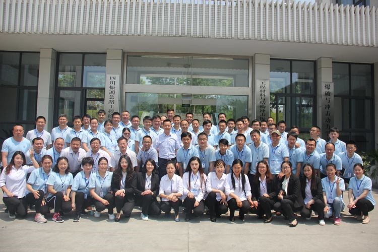 相伴十五载 与你共前行 相伴十五载 与你共前行