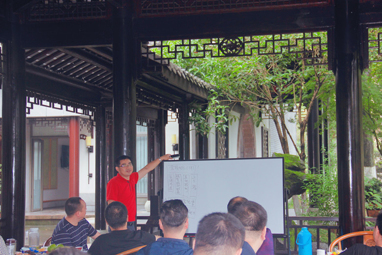 理思路 定方向 求发展 理思路 定方向 求发展