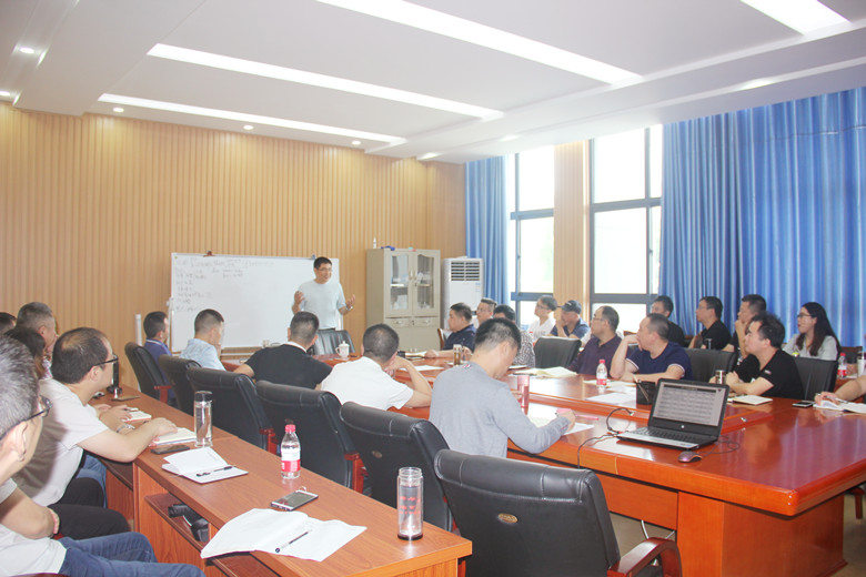 理思路 定方向 求发展 理思路 定方向 求发展