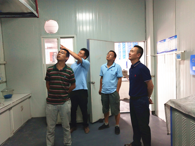 关注一线员工成长 严格监督工程质量 ——公司领导参观考察项目试验室 关注一线员工成长 严格监督工程质量 ——公司领导参观考察项目试验室